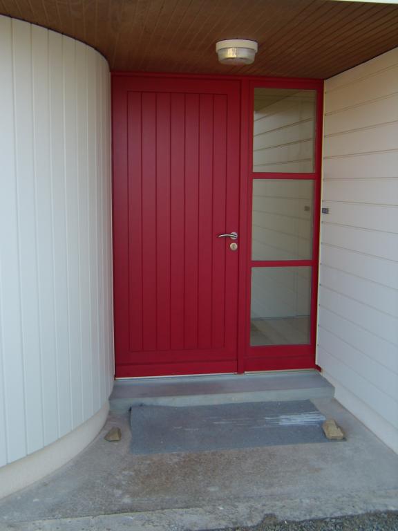 Porte d'entr�e Aluminium bicolor : Int�rieur = Blanc ; Ext�rieur = Rouge