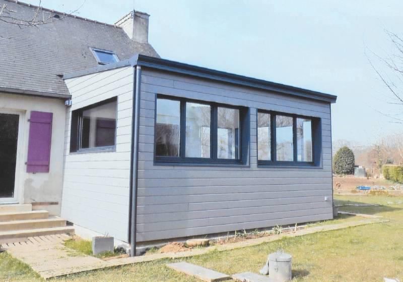 Bardage : Werzalit Gris fonc� ; Eveils : t�le Aluminium Gris Anthracite